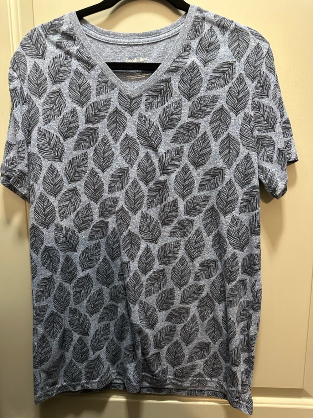 Goodfellow & Co. Leaf Print V-neck Tee EUC